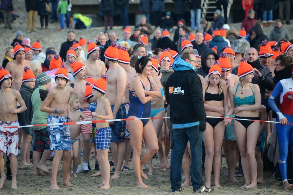 ../Images/Nieuwjaarsduik Nederzandt 2015 036.jpg